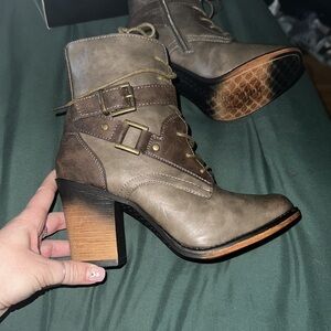 Size 7 brown lace up/zip up booties